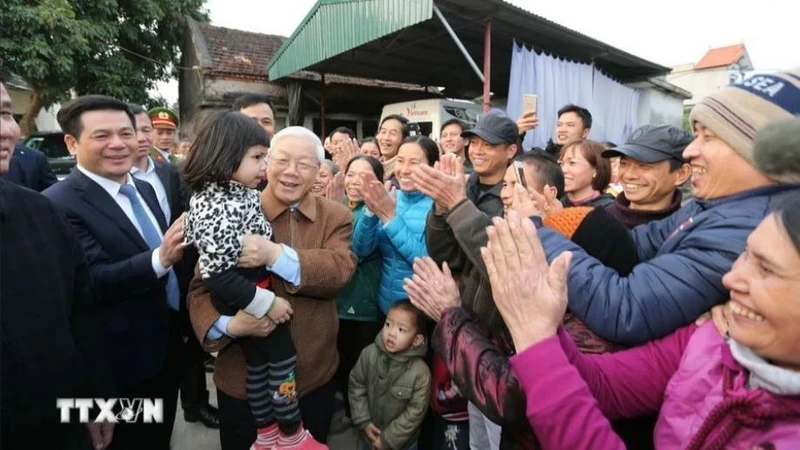 Tổng Bí thư Nguyễn Phú Trọng với nhân dân xã Tây An, huyện Tiền Hải, Thái Bình.