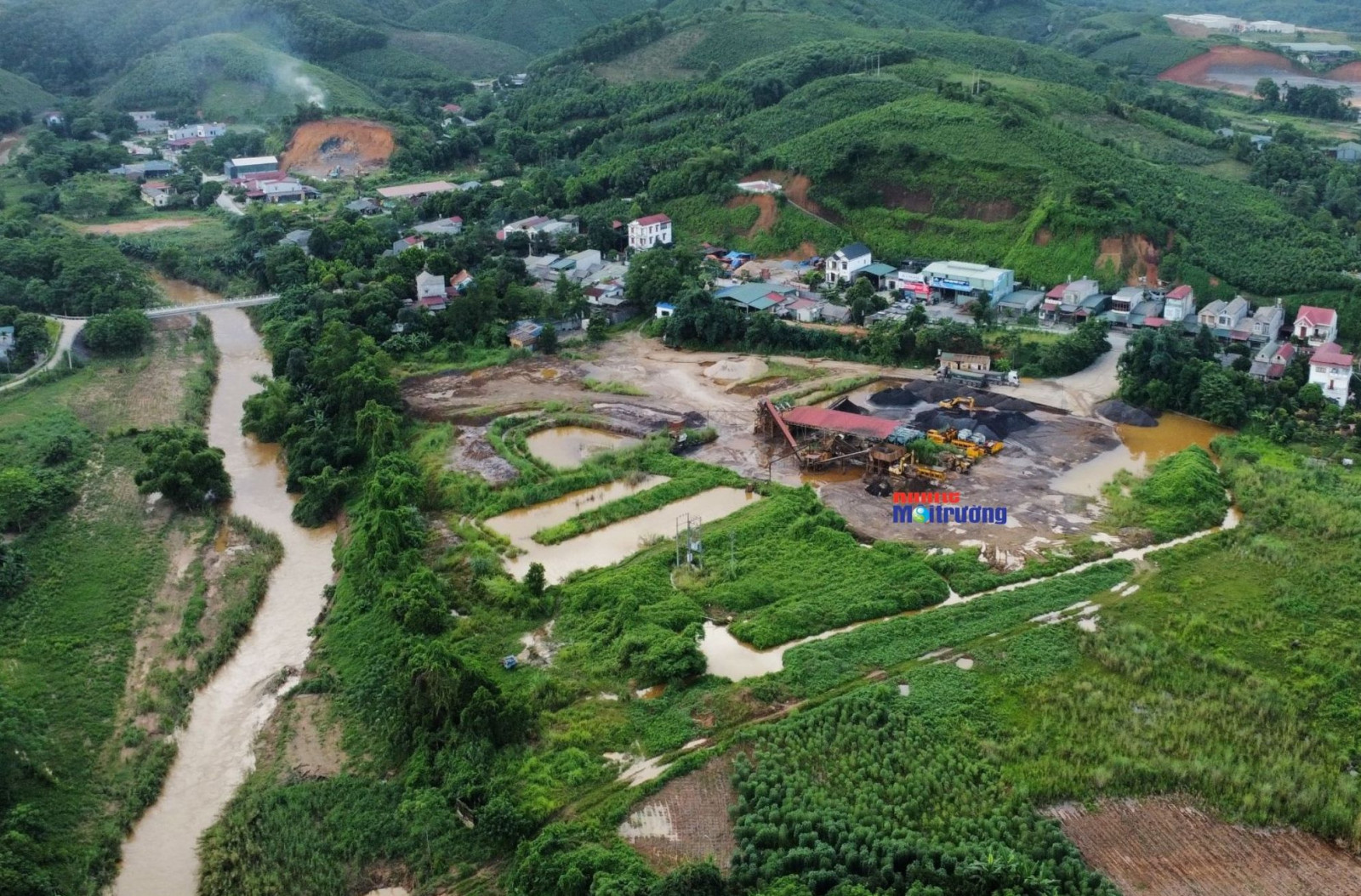 Nhà máy tuyển quặng của Công ty Hòa Yên tại thôn Đắng Con, xã Âu Lâu, TP. Yên Bái bị đình chỉ hoạt động 4,5 tháng.