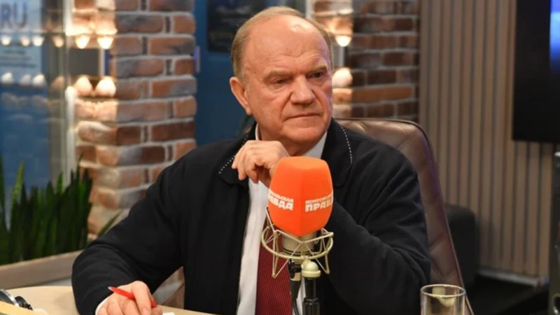 Đồng chí Gennady Zyuganov, Chủ tịch Đảng Cộng sản Liên bang Nga trả lời phỏng vấn Báo “Sự thật Komsomol”. (Ảnh: KP.RU)