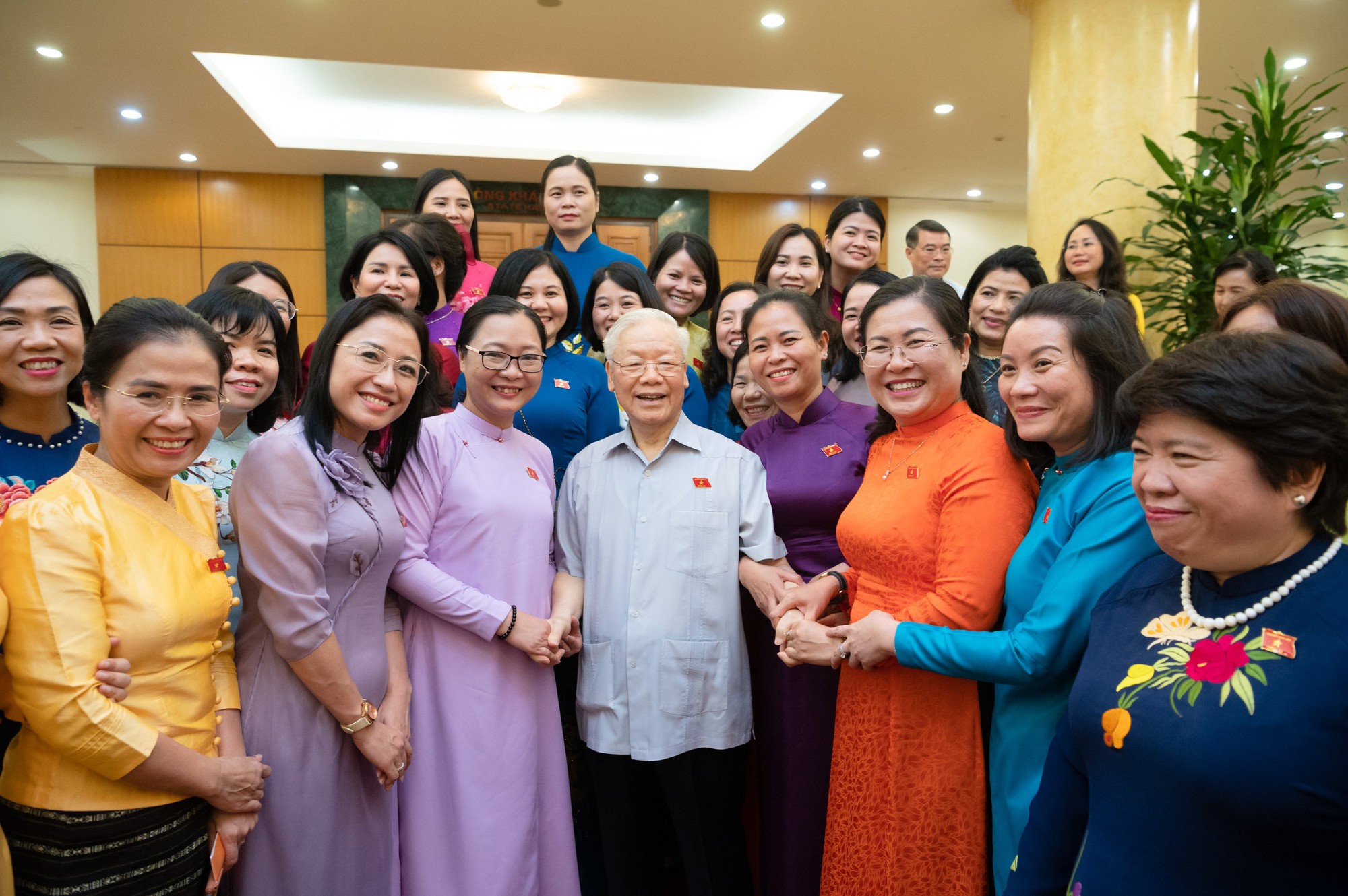 Tổng Bí thư Nguyễn Phú Trọng gặp mặt thân mật các nữ đại biểu Quốc hội khóa XV nhân dịp kỷ niệm 15 năm ngày thành lập Nhóm nữ đại biểu Quốc hội Việt Nam (15/5/2008 - 15/5/2023).