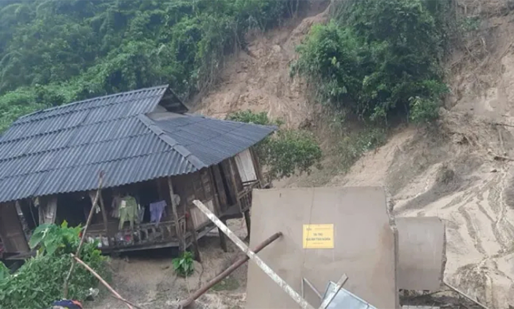 Thông tin từ Ban Chỉ huy Phòng chống thiên tai - Tìm kiếm cứu nạn tỉnh Điện Biên, lũ quét, sạt lở đất xảy ra vào sáng sớm ngày 25/07 đã khiến 2 người chết, 5 người mất tích, 2 người bị thương.