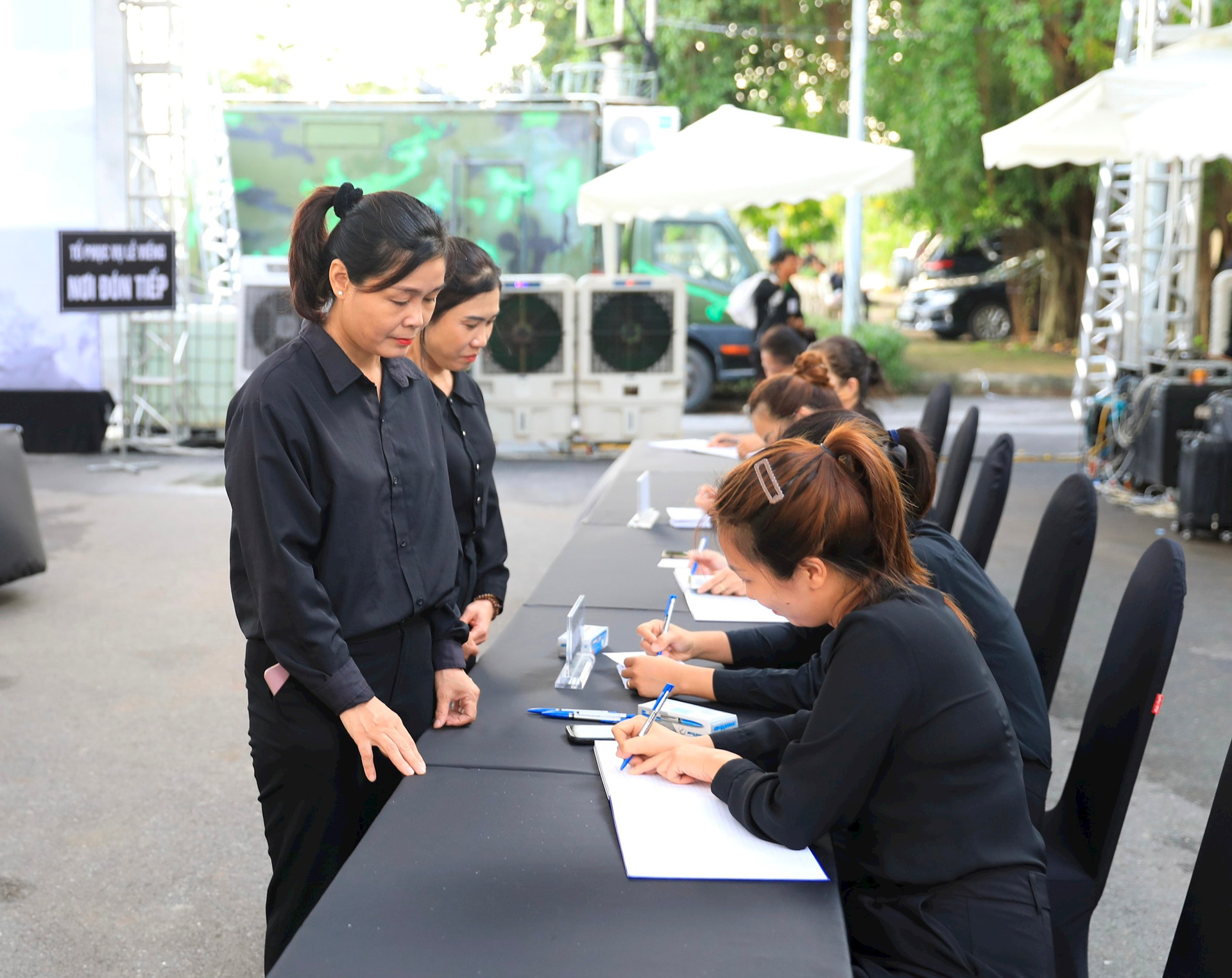 Người dân đăng ký viếng Tổng Bí thư Nguyễn Phú Trọng.