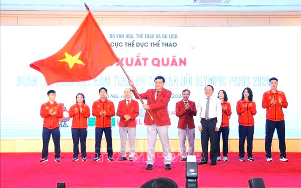 Ông Đặng Hà Việt, Cục trưởng Cục Thể dục thể thao, Phó Chủ tịch Uỷ ban Olympic Việt Nam, Trưởng đoàn thể thao Việt Nam tham dự Olympic Paris 2024 tại lễ xuất quân.