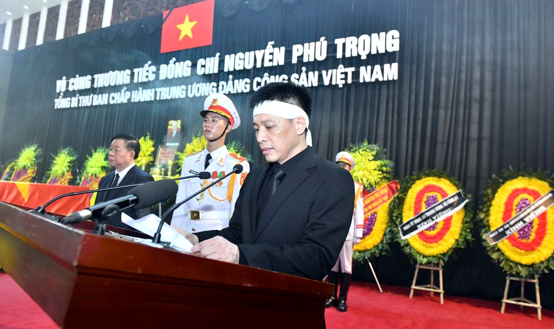 Ông Nguyễn Trọng Trường, con trai Tổng Bí thư Nguyễn Phú Trọng thay mặt gia đình phát biểu cảm ơn tại Lễ truy điệu.
