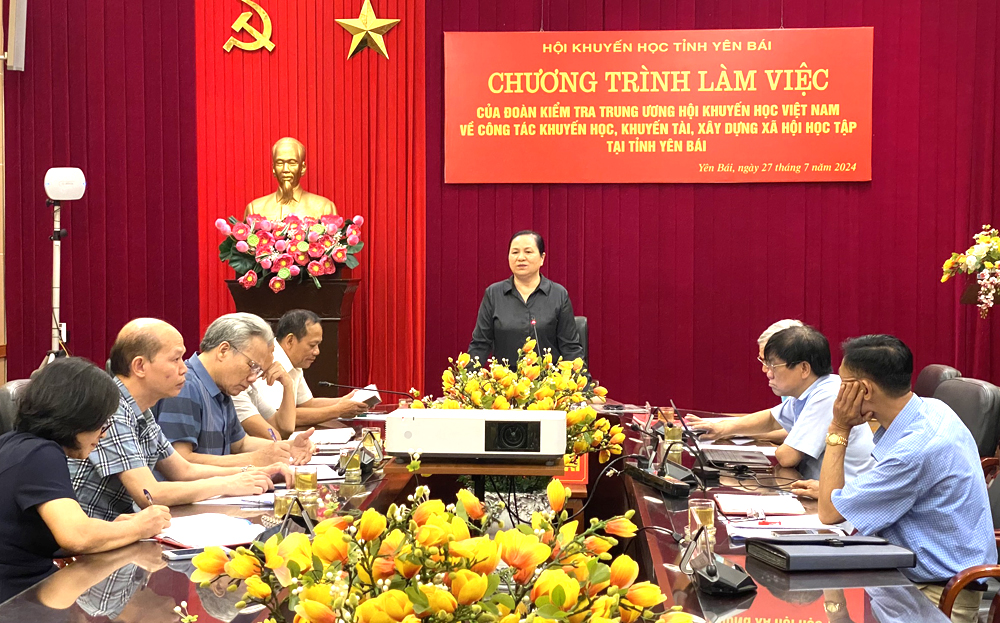 Đoàn kiểm tra của Hội Khuyến học Việt Nam làm việc với Hội Khuyến học tỉnh Yên Bái