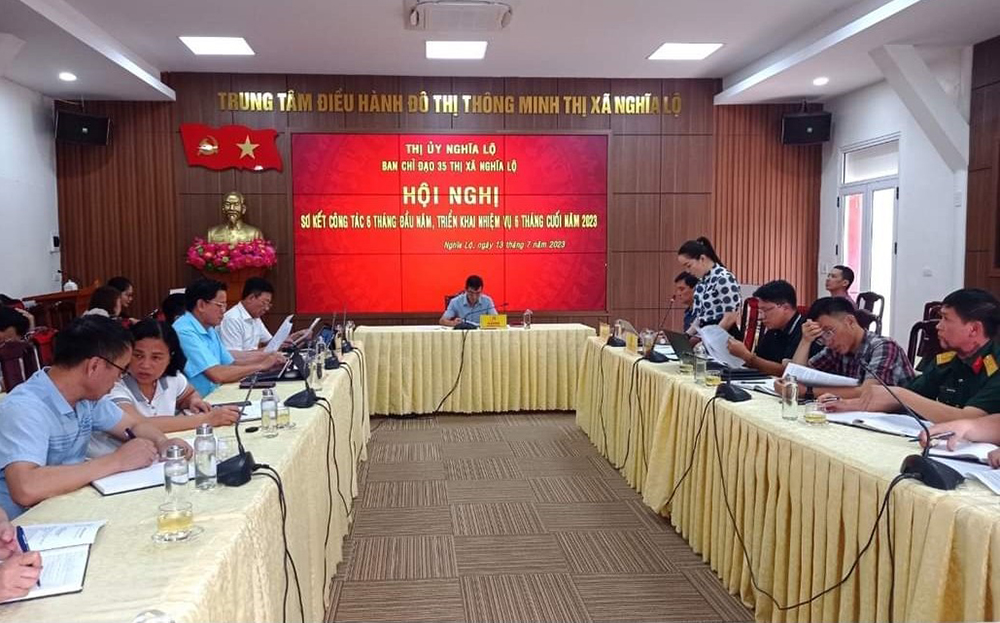 Ban Chỉ đạo (BCĐ) 35 thị xã Nghĩa Lộ họp với các thành viên về công tác tuyên truyền trên các nền tảng mạng xã hội.