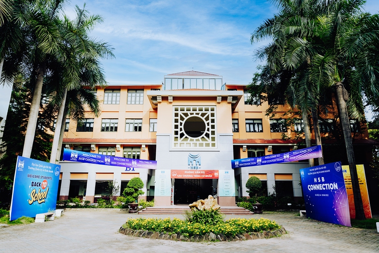 Trường Quản trị và Kinh doanh (HSB), Đại học Quốc gia Hà Nội là trường Đại học đầu tiên cấp học bổng toàn phần cho con, cháu của thương binh, liệt sĩ
