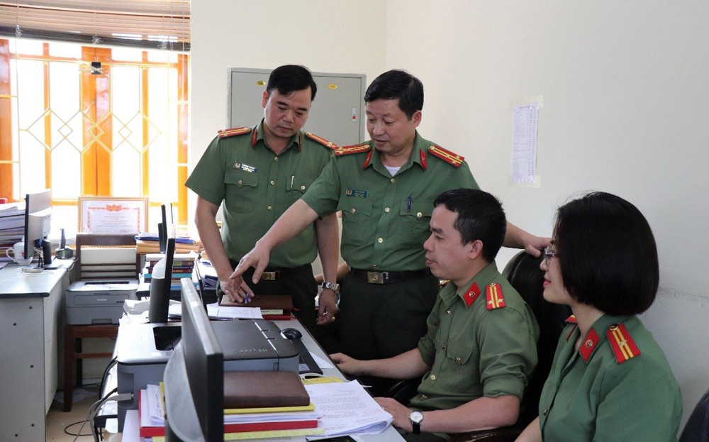 Cán bộ chiến sĩ Phòng Tham mưu không ngừng rèn luyện nâng cao phẩm chất đạo đức cách mạng, trách nhiệm trước mọi công việc, trước nhân dân.