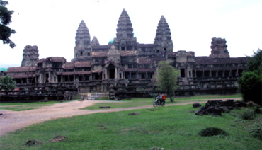 AngkorWat nhìn từ phía sau.