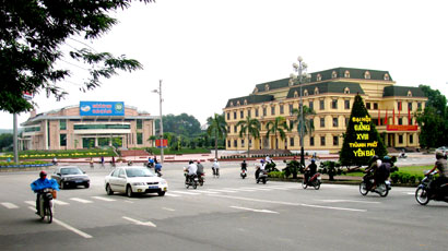 Trung tâm thành phố Yên Bái được chỉnh trang cảnh quan đô thị chào mừng Đại hội Đảng bộ thành phố lần thứ XVIII