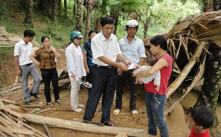 Tiếp tục tăng cường công tác tuyên truyền tại cơ sở, đặc biệt tại các thôn, bản về công tác phòng chống lụt bão, tránh hậu quả đáng tiếc xảy ra.