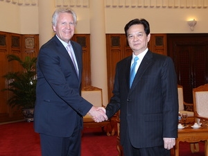 Thủ tướng Nguyễn Tấn Dũng tiếp ông Jeffrey Immelt, Chủ tịch Hội đồng Cạnh tranh và Việc làm của Tổng thống Hoa Kỳ Barack Obama.