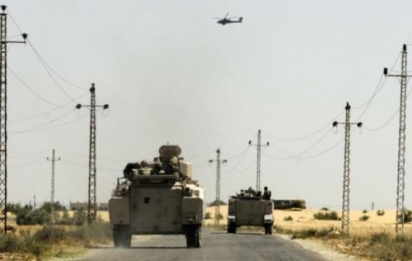 Quân đội Ai Cập tuần tra gần cửa khẩu biên giới Rafah. (Ảnh: AFP)