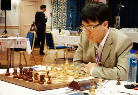 Quang Liêm đã có một trận đấu khá căng thẳng với nhà vô địch thế giới Peter Svidler

