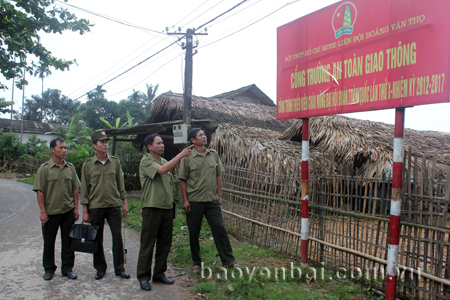 Công an xã Vân Hội (Trấn Yên) kiểm tra an ninh thôn, bản.
