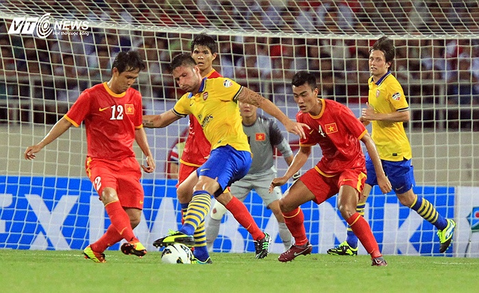 Arsenal đấu Tuyển Việt Nam trên sân Mỹ Đình.