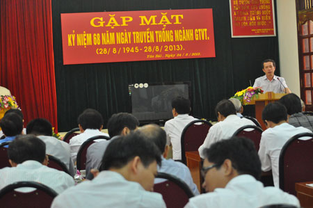 Đồng chí Đỗ Văn Dự - Giám đốc sở Giao thông vận tải phát biểu tại buổi gặp mặt.