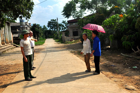 Đường bê tông sạch đẹp của tổ dân phố 1, thị trấn Nông trường Nghĩa Lộ hôm nay.
