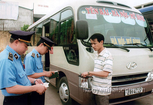 Lực lượng thanh tra giao thông thường xuyên có mặt tại các bến xe kiểm tra, giám sát hoạt động vận tải hành khách trong dịp lễ.
(Ảnh: P.V)
