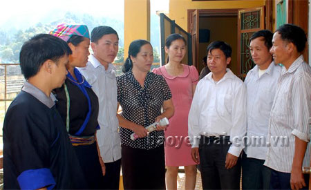 Lãnh đạo Huyện ủy Mù Cang Chải gặp gỡ, trao đổi với học viên lớp bồi dưỡng nghiệp vụ dân vận tại Trung tâm Bồi dưỡng chính trị huyện.