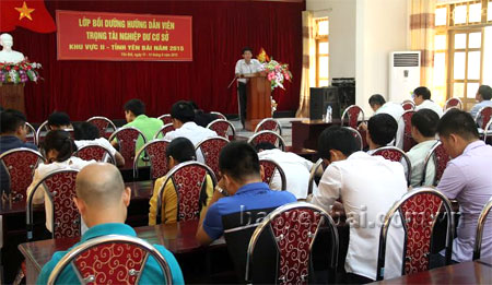 Các học viên trong giờ học lý thuyết.