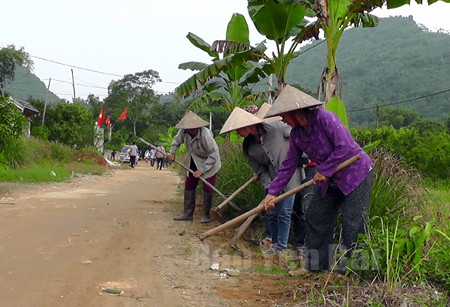 Hội viên phụ nữ cơ sở tổ chức các phong trào thi đua lao động chào mừng Đại hội đại biểu Hội LHPN huyện Lục Yên, nhiệm kỳ 2016 - 2021.