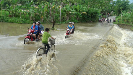 Khu vực đập tràn thuộc địa phận xã Minh Xuân, huyện Lục Yên bị ngập úng.