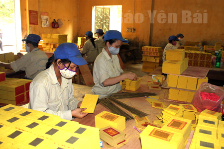 Sản xuất giấy vàng mã xuất khẩu tại Công ty cổ phần Lâm nông sản thực phẩm Yên Bái.