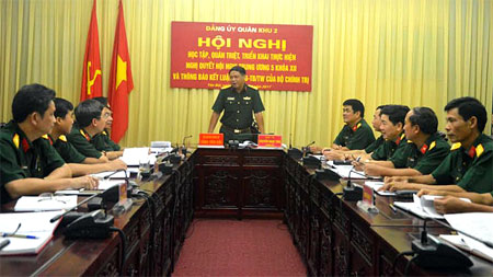 Đại tá Nguyễn Ngọc Thái -Phó Bí thư Thường trực Đảng ủy Quân sự tỉnh triển khai thực hiện Nghị quyết Trung ương 5, khóa XII.