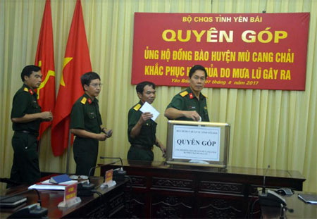 Trên 600 cán bộ, chiến sỹ Bộ CHQS tỉnh quyên góp, ủng hộ số tiền hơn 90 triệu đồng cho huyện Mù Cang Chải.