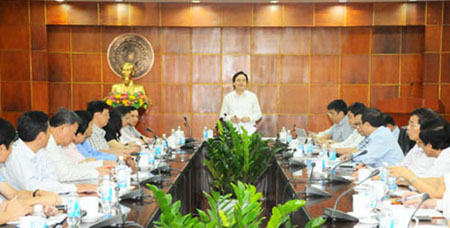 Bộ trưởng Phùng Xuân Nhạ làm việc với hiệu trưởng các trường Sư phạm về nâng cao chất lượng của ngành.