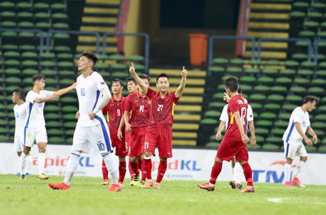 Tuấn Tài (27) ăn mừng bàn nâng tỉ số lên 4-0 cho U-22 VN.
