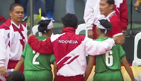 Cầu mây nữ Indonesia bỏ thi đấu để phản đối trọng tài.