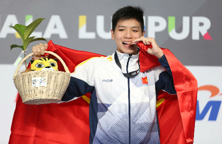 Kim Sơn đoạt HC đồng ngay lần đầu dự SEA Games và là VĐV bơi Việt Nam trẻ nhất đạt được vinh dự này.