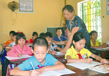 Một giờ học của cô và trò Trường Tiểu học Nguyễn Thị Tuyết Mai trong năm học 2016 – 2017.