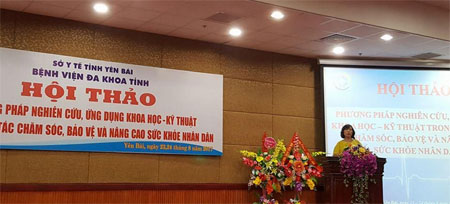 Đồng chí Trần Lan Anh - Phó Giám đốc Sở Y tế,  Chủ tịch Hội Thầy thuốc trẻ tỉnh chủ trì Hội thảo.
