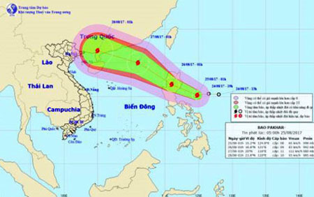 Đường đi và vị trí bão Pakhar.
