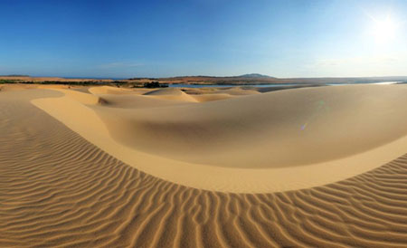 Cồn cát Quang Phú, một điểm du lịch hấp dẫn ở Quảng Bình.
