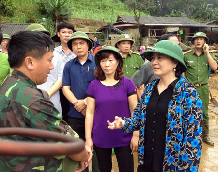 Đồng chí Bí thư Tỉnh ủy Phạm Thị Thanh Trà chỉ đạo công tác khắc phục hậu quả sau lũ quét tại Mù Cang Chải.