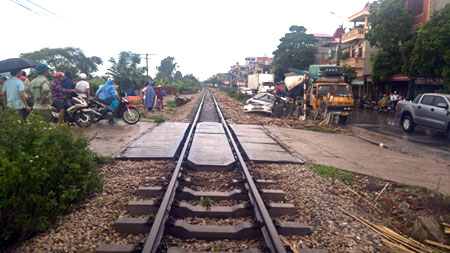 Hiện trường vụ tai nạn giao thông đường sắt tại Nam Định hôm 1/8/2018.