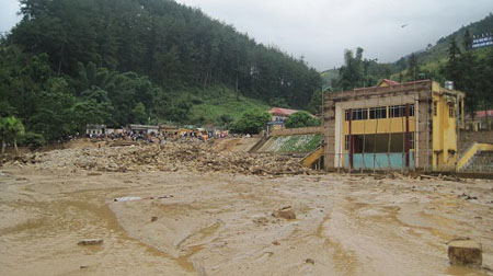 Mù Cang Chải tan hoang sau lũ.