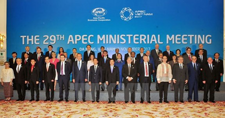 Phó thủ tướng, Bộ trưởng Ngoại giao Phạm Bình Minh cùng các đại biểu tham dự hội nghị AMM 29 chụp ảnh chung. Ảnh minh họa