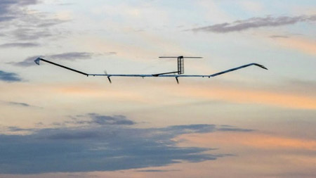 Máy bay Zephyr S chạy bằng năng lượng Mặt trời của hãng Airbus đã hạ cánh thành công sau hành trình bay hơn 25 ngày.