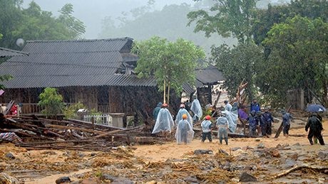 Ảnh hưởng của hoàn lưu cơn bão số 3 ngày 20/7 vừa qua đã gây thiệt hại nặng nề về người và tài sản trên địa bàn huyện văn Chấn
