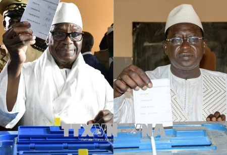 Tổng thống Mali Ibrahim Boubacar Keita (trái) và lãnh đạo phe đối lập Soumaila Cisse (phải).