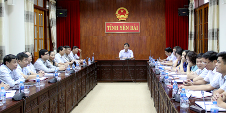 Phó Chủ tịch UBND tỉnh Nguyễn Văn Khánh chủ trì Hội nghị tại điểm cầu Yên Bái.
