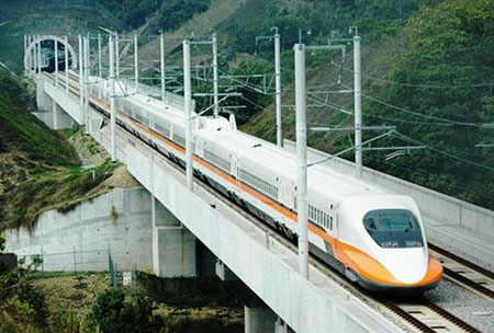 Đường sắt tốc độ cao Bắc - Nam sẽ chủ yếu đi trên cao và hầm để hạn chế chia cắt dân cư, đường ngang. Ảnh minh họa.