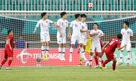 Bàn thắng đẹp của Minh Vương vào lưới Hàn Quốc.