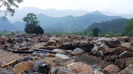 Diện tích đất trồng màu của thôn 9, xã Phong Dụ Thượng bị đá vùi lấp.