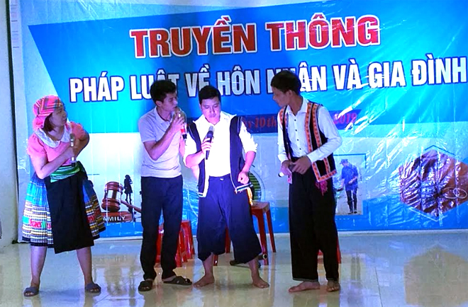 Sở Tư pháp tổ chức truyền thông pháp luật về hôn nhân và gia đình tại huyện Trạm Tấu.